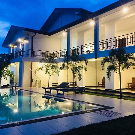 Sea Lagoon Beach Hotel トリンコマリー エクステリア 写真