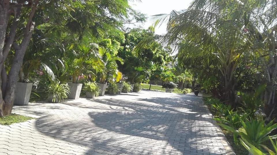 Sea Lagoon Beach Hotel トリンコマリー エクステリア 写真